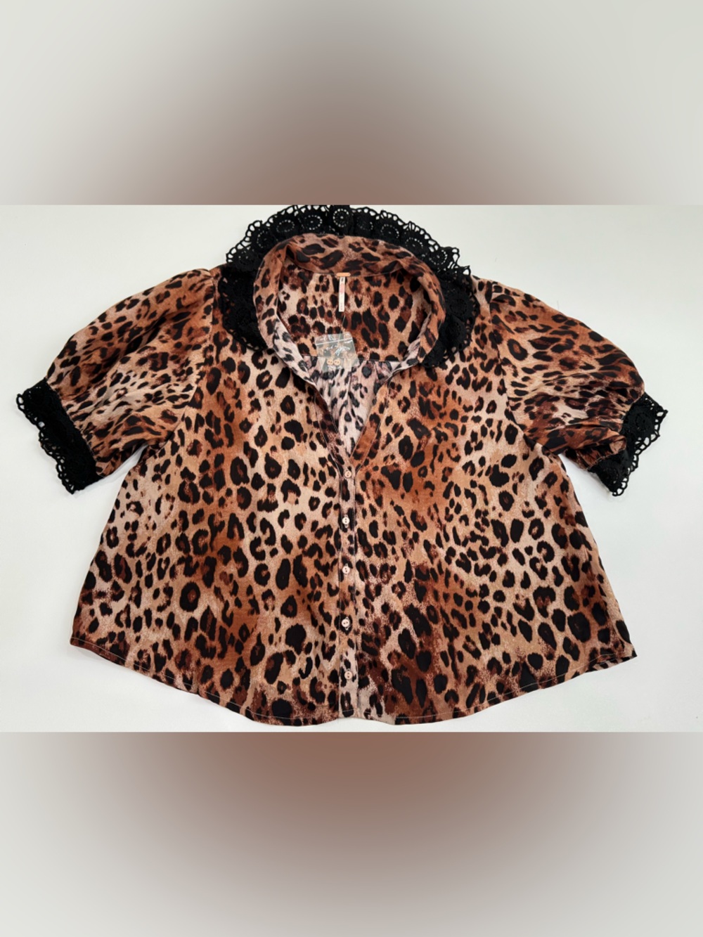 Like new! FREE PEOPLE My Love Leopard Print Peterpan Lace Crochet Collar Top MED - Picture 4 of 9
